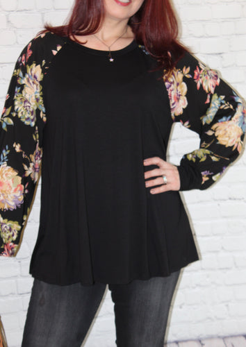 Plus size - Floral sleeve knit top