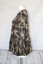 Load image into Gallery viewer, Camo print round neck, flounced 3/4 sleeve with ruffled hem