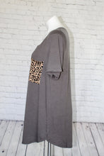 Load image into Gallery viewer, Short Sleeve Leopard Pocket Top Plus Size