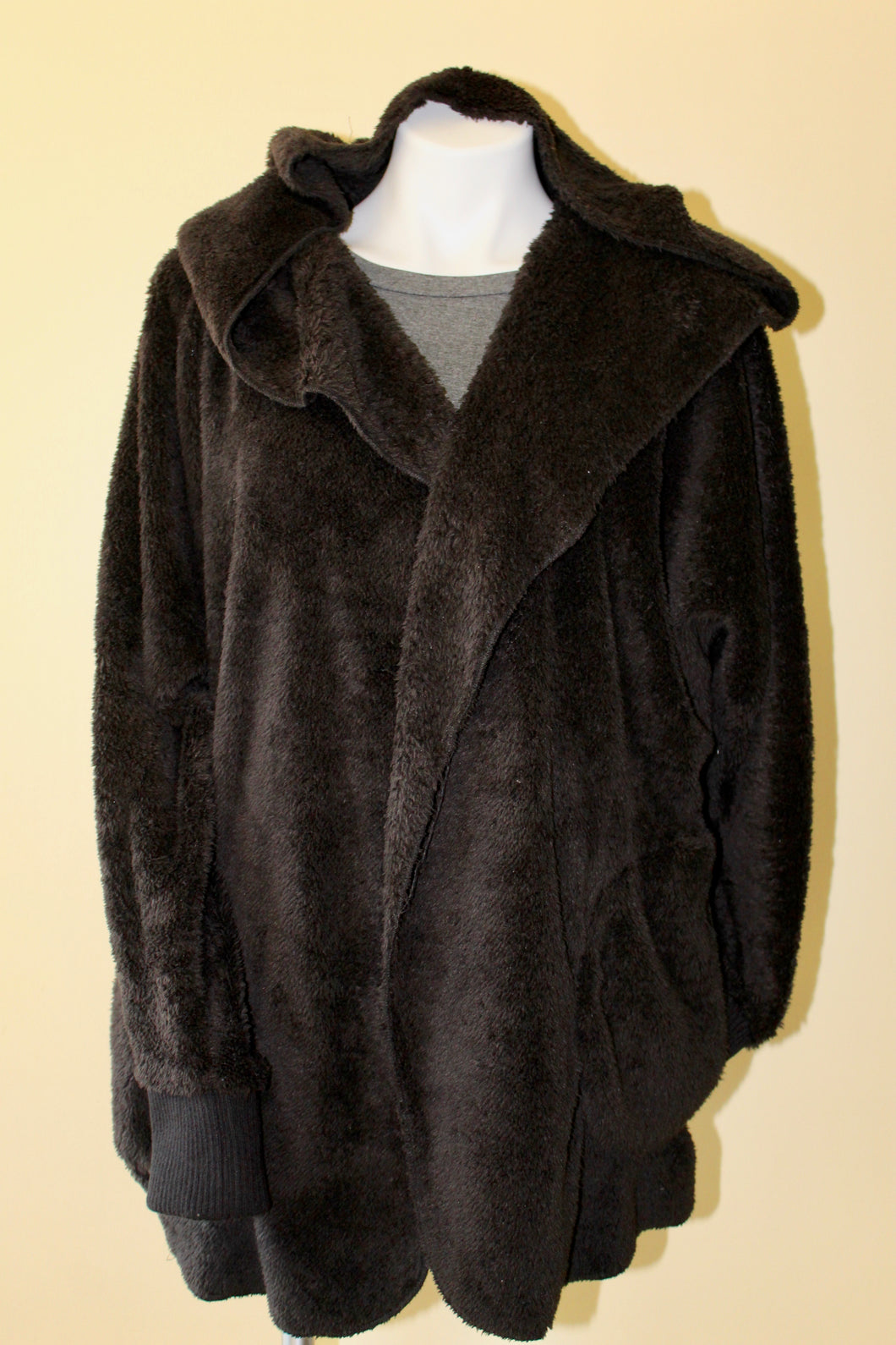 New Arrival --- Black Faux Fur Plush Hooded Teddy Jacket with Pockets