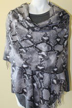 Load image into Gallery viewer, New Arrival --- Python Print Soft Scarf