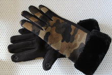 Load image into Gallery viewer, Camo Print Gloves with Black Faux Fur Trim