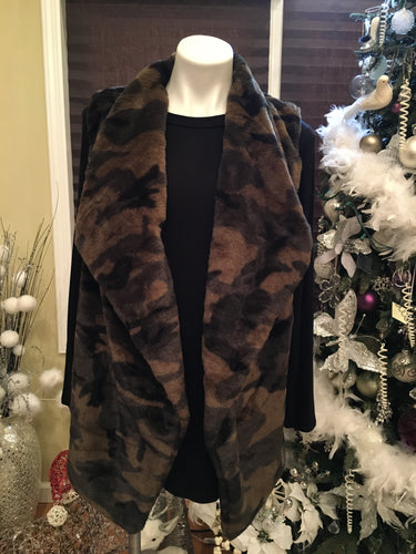 New Arrival --- Faux Fur Camo Pocket Vest