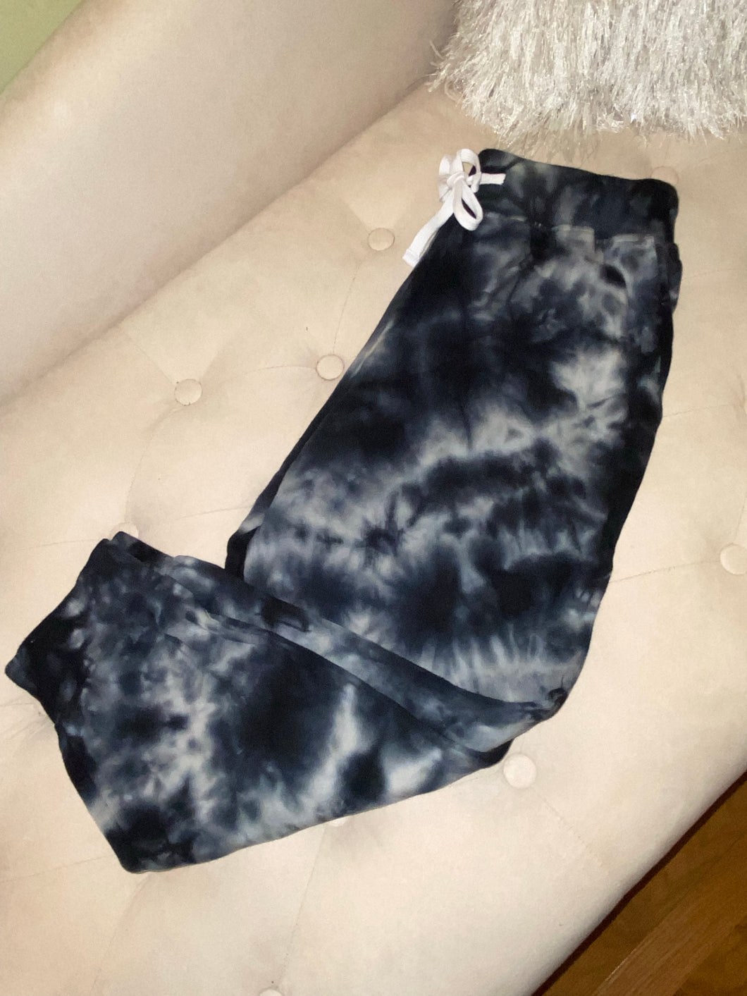 NEW ARRIVAL -- Fleece tie dye boyfriends oversized capri jogger with pockets